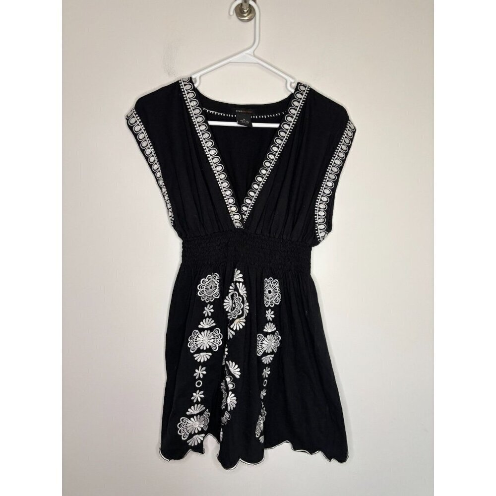 BCBGMAXAZRIA V-Neck Top Womens M Black Embroidered Flowy Cinched Floral